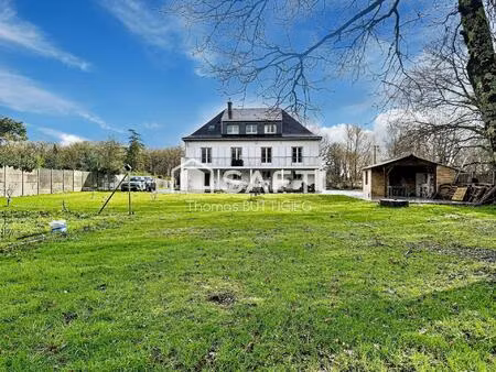 belle propriété  6 chambres  garages et parc.