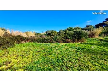 rare – terrain constructible de 1223 m² – giens / la madrague – 300 m mer