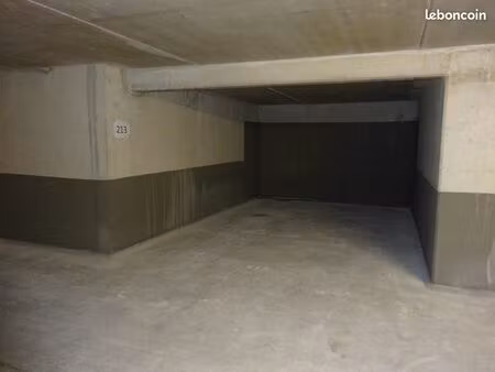 a louer parking securise 2 mn gare nimes