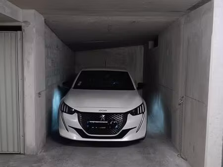 location parking proche gare carnoles