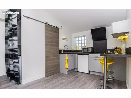 location studette hyper centre ville avec parking