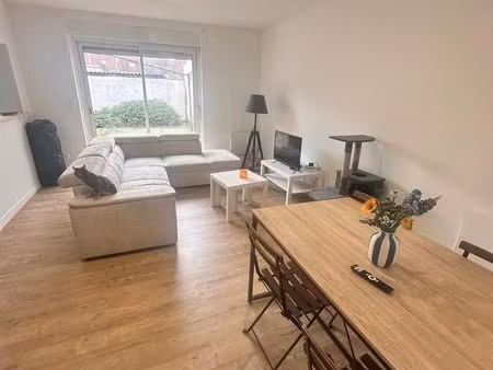 à louer – t2 bis de 72 m² avec cour privative