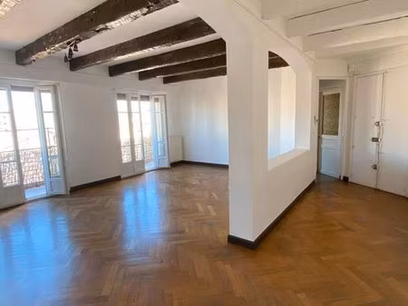 magnifique t3 bourgeois avec grand balcon  dominant la place des 5 avenues