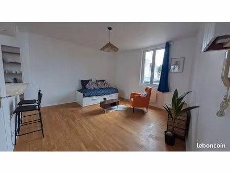 à louer – studio refait à neuf – reims centre