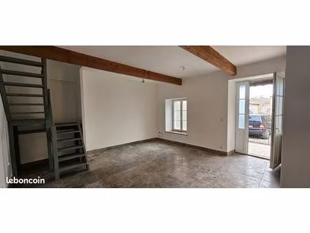 location 3 pièces terrasse et place de parking