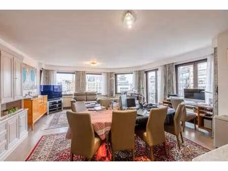 ruim appartement met uitzicht op de grote markt