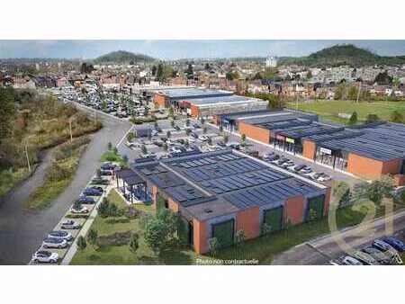 différentes surfaces commerciales à louer sur un site en ple