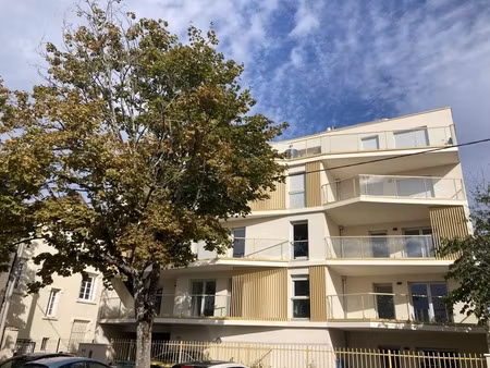 dpt côte d'or (21)  à louer dijon appartement t3 avec grand balcon de plus de 16 m²