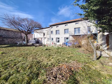 tènement immobilier en cours de rénovation situé à champoly