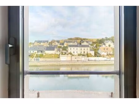 un appartement rénové face au port