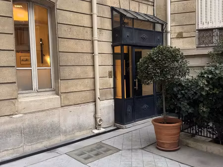 surface atypique de 143m2 à avenue georges v