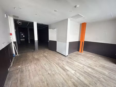 local commercial paris 126.40 m2