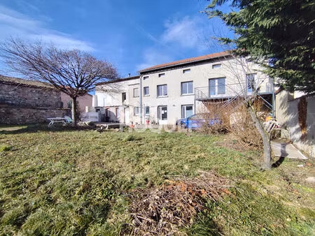 tènement immobilier en cours de rénovation situé à champoly