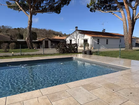 maison 4 chambres garage et piscine. terrain de 1900 m2