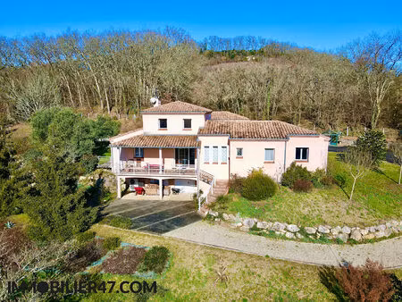 maison contemporaine avec piscine et garage