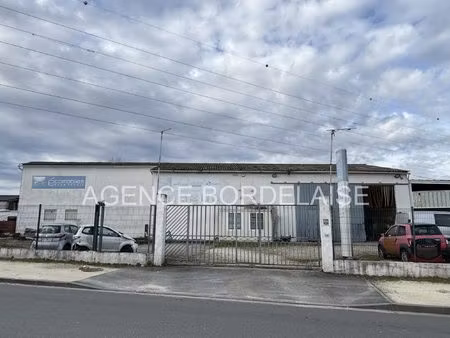 le haillan  garage-carrosserie d'environ 400m² avec parking.