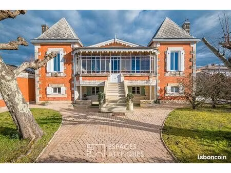 maison 7 pièces 241 m²