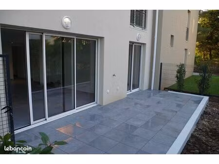 beau t2 récent  spacieux  climatisé de 57 m2 en rez-de-jardin
