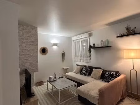 grand 2 pièces à louer avec parking