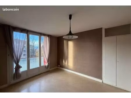 annemasse  t3 avec deux balcons