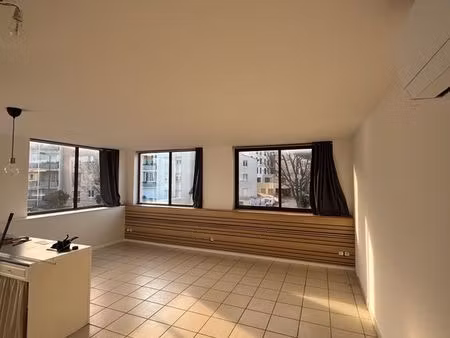 t2 avec place de parking