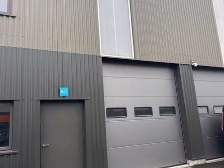 location dépôt 150m2