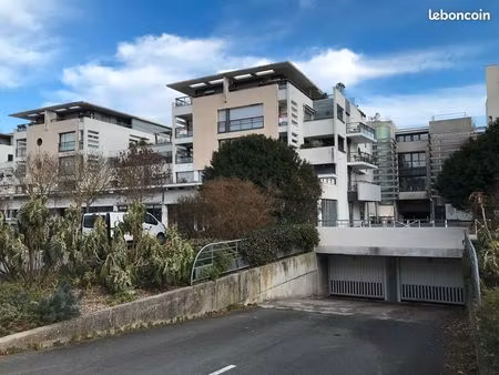 location parking la rochelle