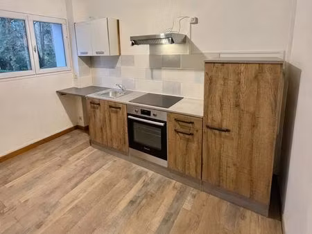 f3 / f4 à orbec : cuisine équipée / pompe à chaleur / dpe c / parking : entre lisieux et b