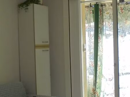 t2 meublé bien situé aux sablettes