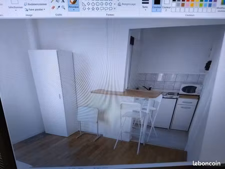 je loue studio meublé 860 cc