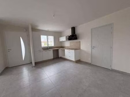 location maison à froidfond (85300) : à louer / 89m² froidfond