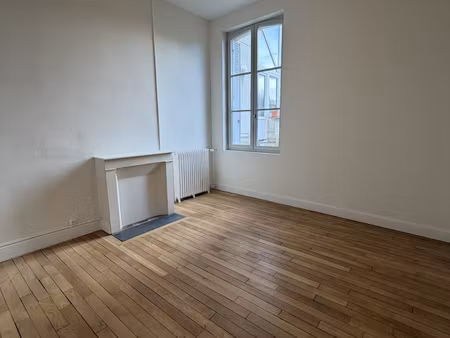 a louer - appartement 2 pièces rez-de-chaussée centre-vi