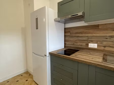 studio entièrement rénové avec parking numérotée en centre ville