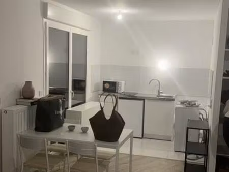 studio / 38m² / mairie de montreuil (ligne 9)