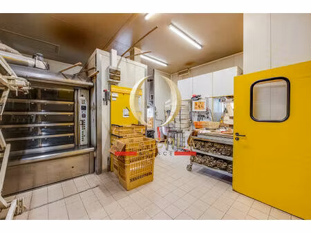 proche biarritz : fonds de commerce de boulangerie avec appartement