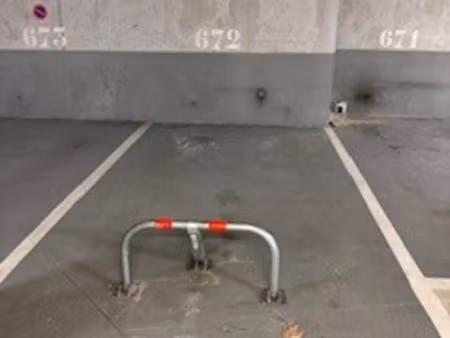 pantin  métro 4 chemins - place de parking à louer dans rési
