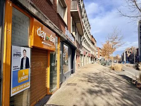 local commercial 94m2 - vitrine - forte visibilité