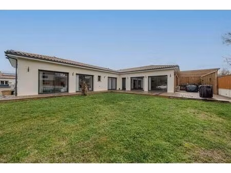 maison de 5 pièces de 162 m² à cavignac