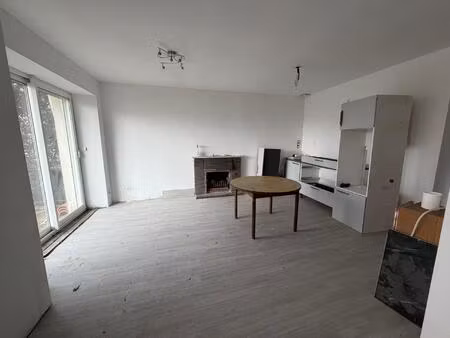 ensemble immobilier avec garage et hangar et terrain à bâtir