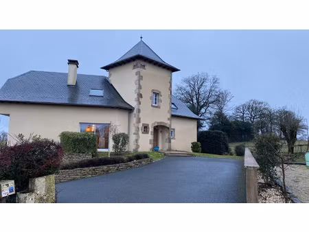 belle maison sur sous-sol  avec piscine