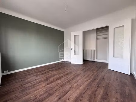 à louer - maison familiale de 90 m² avec sous-sol total 60 m²  jardin et garage - quartier