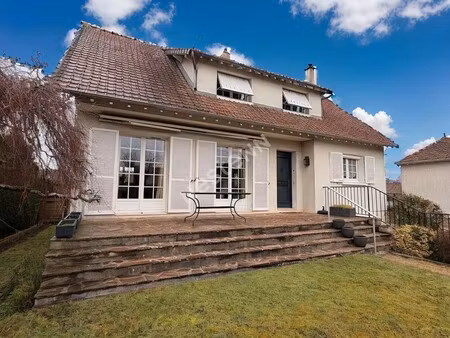 maison 7 pièces d'environ 145 m2 rue calme proche centre ville