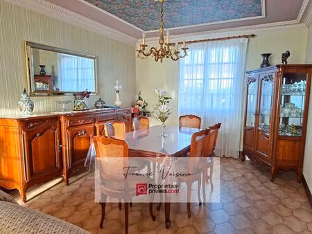 a vendre à saint paul en pareds  maison de 137 m2 avec 2 chambres et 1 studio en sous-sol 