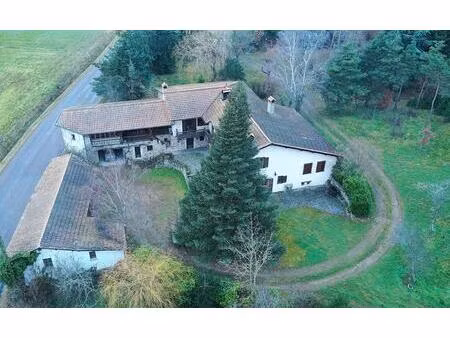 demeure de caractère de près de 195 m² d'histoire sur un parc clos de 1 5 hectare