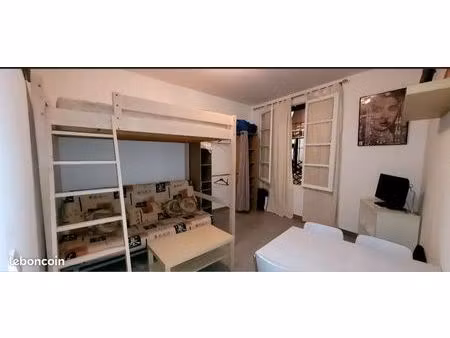 appart t2 refait à neuf sur avignon intra muros ( place pie)