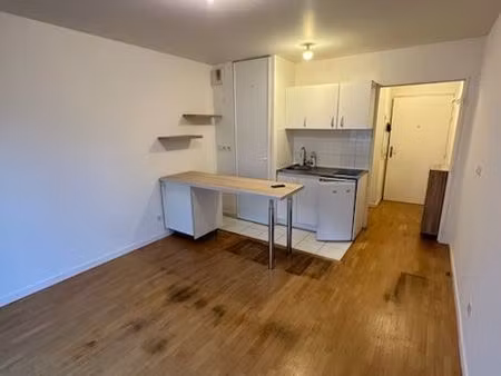 location beau studio proche seine et tout transport à carrière-sous-poissy