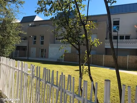 t3 pessac avec terrasse et parking