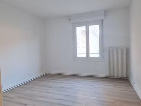 rue jean calvin/apt 2 amiens