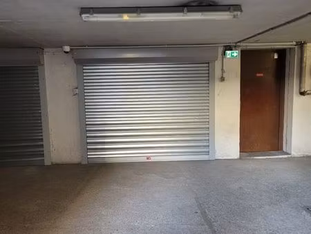 location box garage fermé 28m2