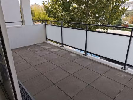 t2 la centralite avec balcon